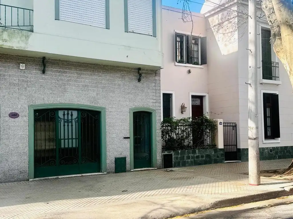 IMPORTANTE CASA EN BARRIO PARQUE