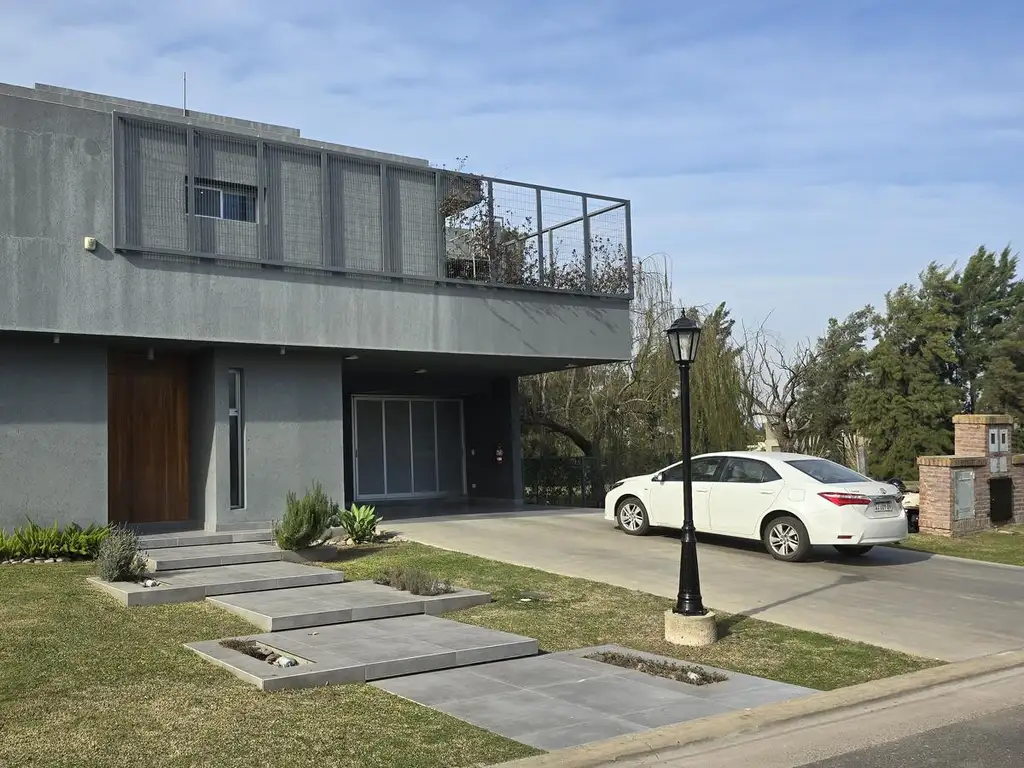 Venta Casa 5/6 dormitorios. Barrio cerrado Palos Verdes Country Club.