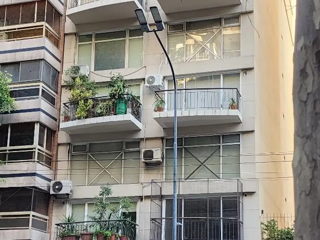 Dúplex de 2 ambientes al frente con cochera y balcón