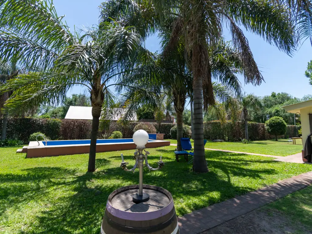 CASA EN VENTA 3 DORMITORIOS CON JARDIN EN FUNES