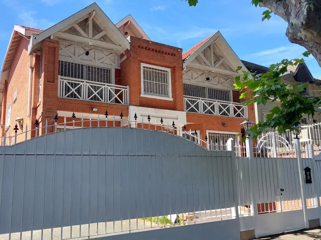 Casa en alquiler de 4 dormitorios c/ cochera en Martínez