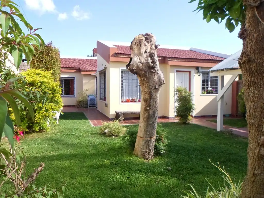 Casa en excelente estado ubicada en barrio Celulosa