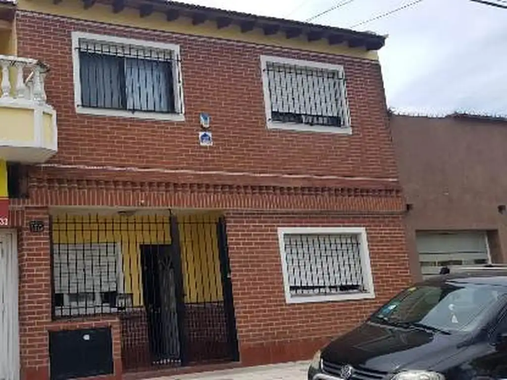 casa ideal 2 familias con galpón de 70 m2. 3 cuadras Crovara