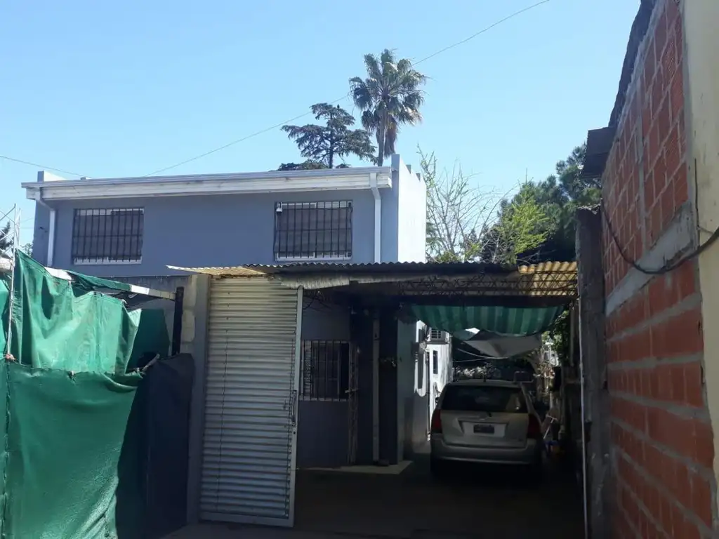 Casa en venta - 4 Dormitorios 2 Baños - Cochera - 242,99Mts2 - Los Hornos