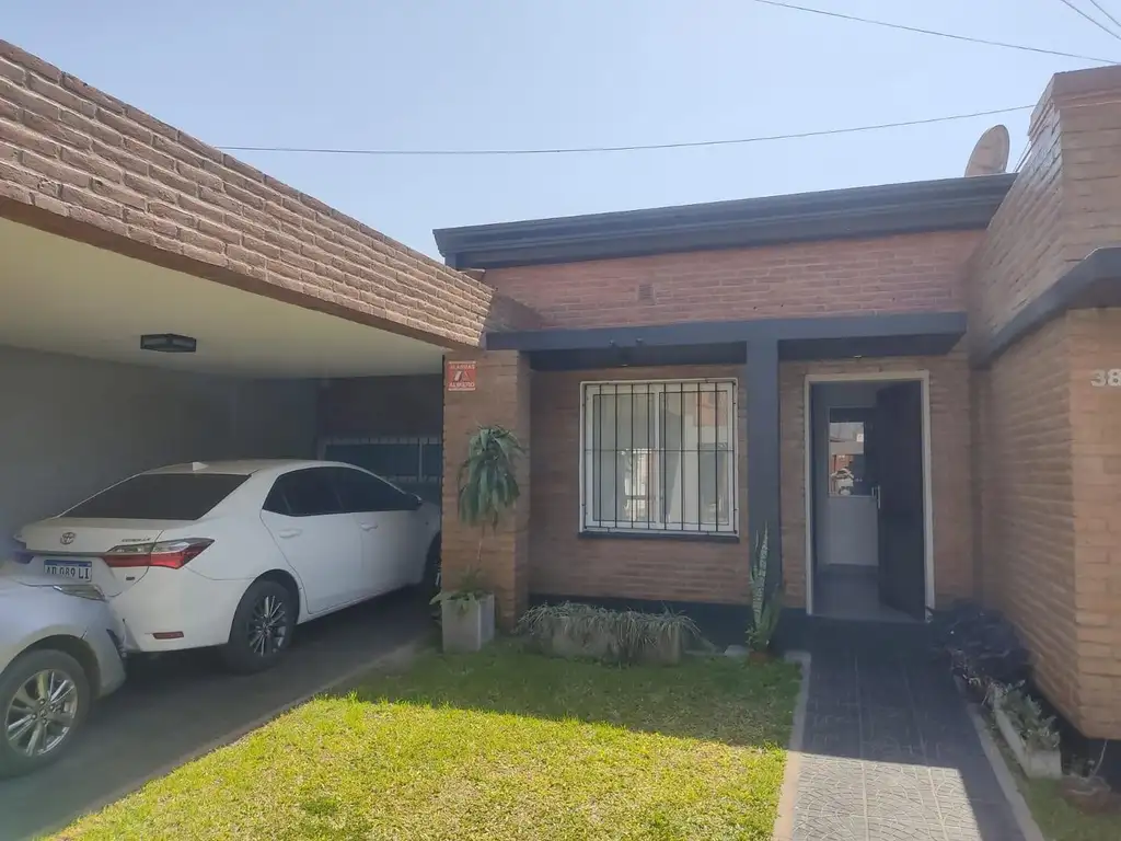 CASA EN VENTA BARRIO AMERICA - TOTALMENTE REMODELADA