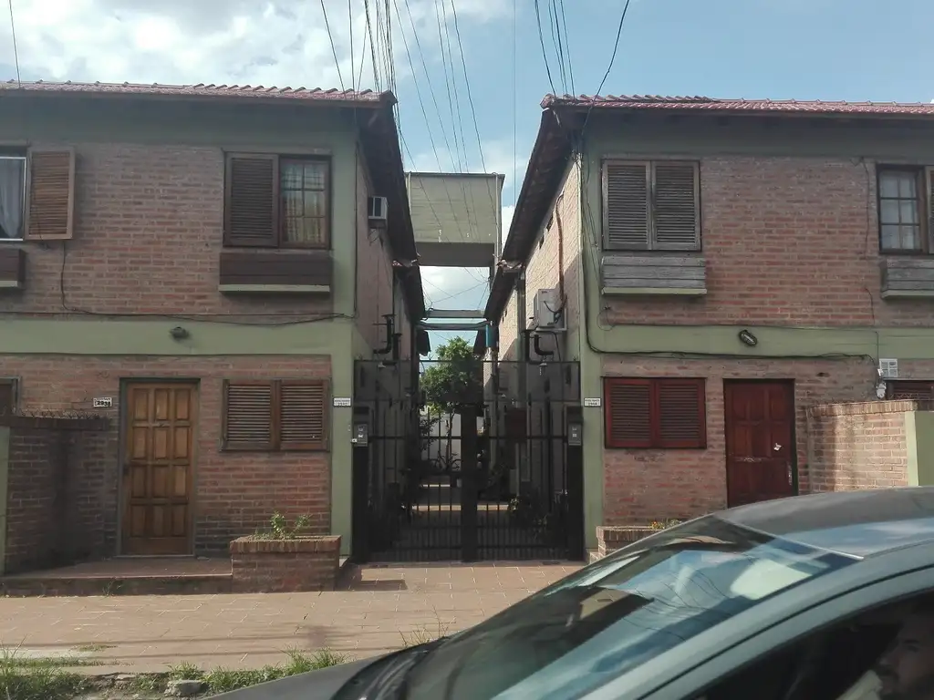 Departamento tipo casa en planta baja con patio sin expensas APTO CREDITO