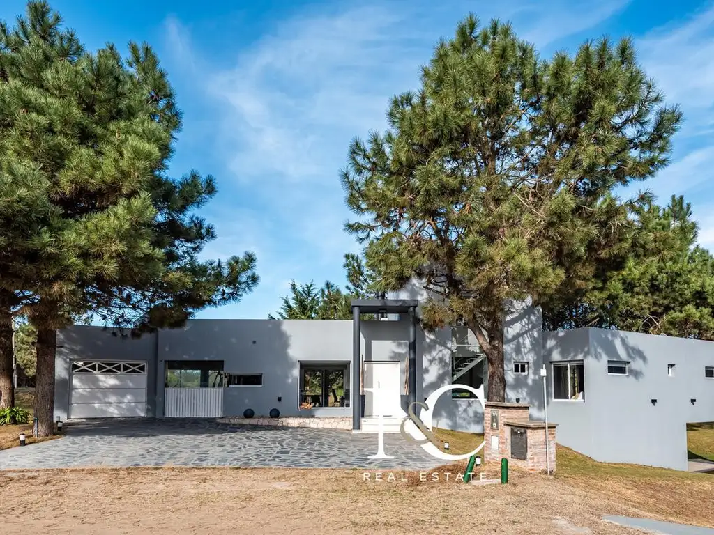 Casa en  alquiler temporario para 14 personas 50 mts del mar en Costa Esmeralda