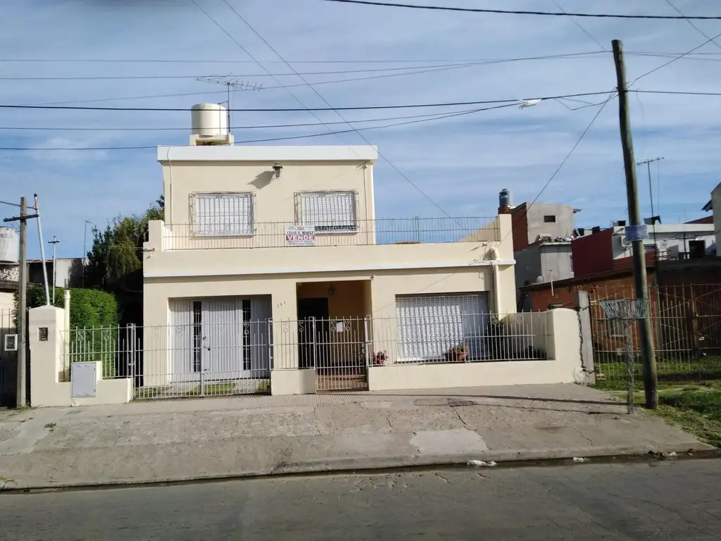 VENTA EXCELENTE CASA DE CUATRO AMBIENTES