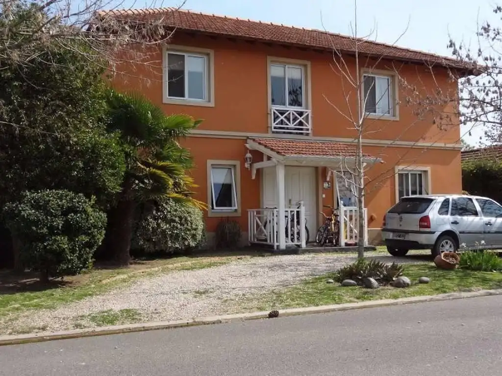 CASA EN VENTA EN BARRIO ACACIAS BLANCAS - MAROTO PROPIEDADES