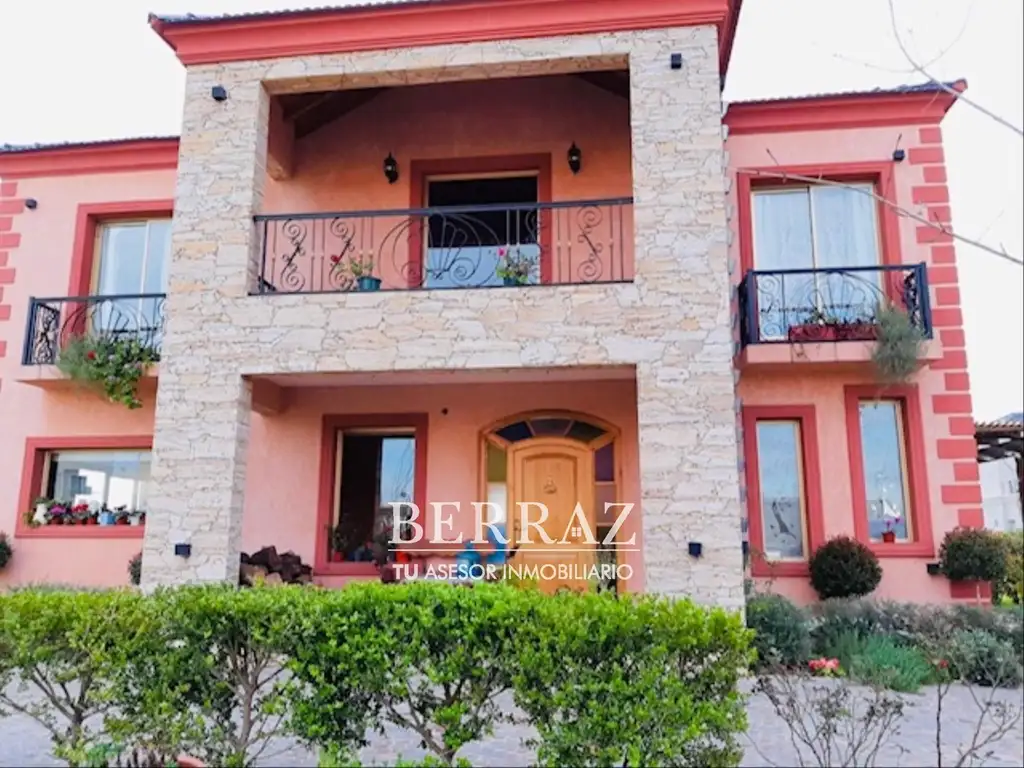 Casa venta 8 ambientes en Ayres Plaza Pilar lote de 600 m2