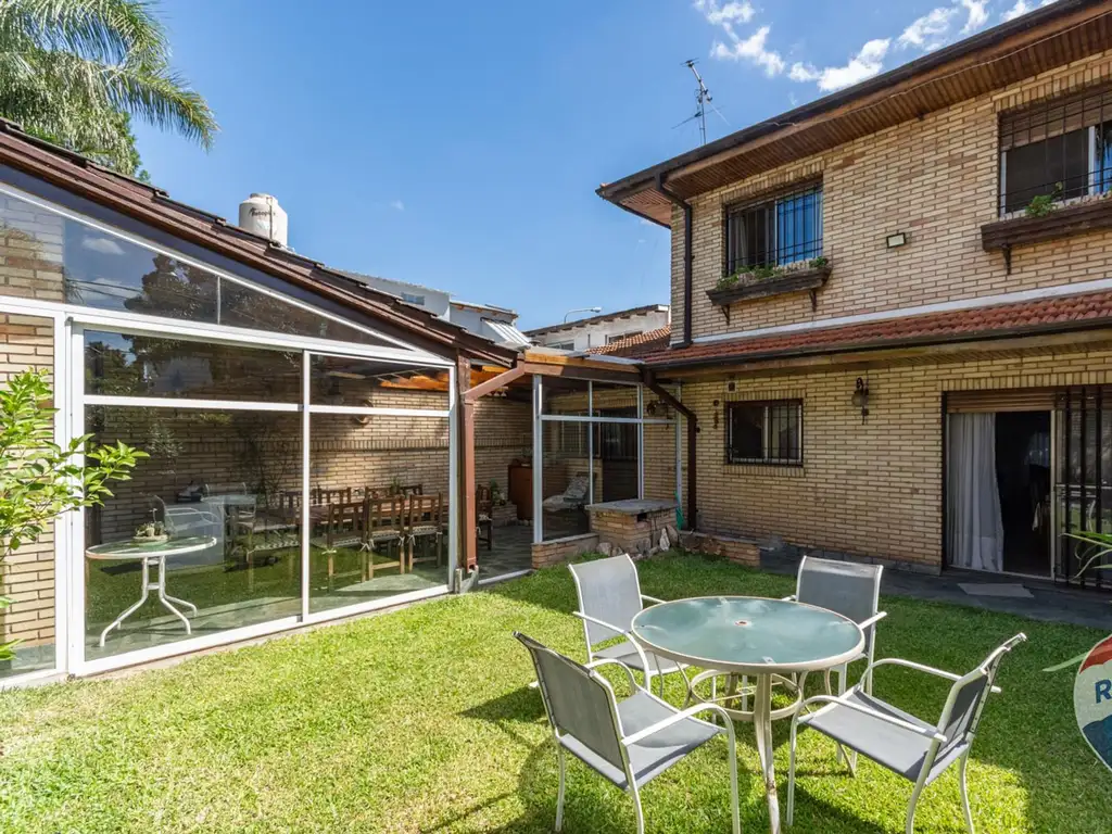 Casa venta en Don Torcuato con jardin y quincho