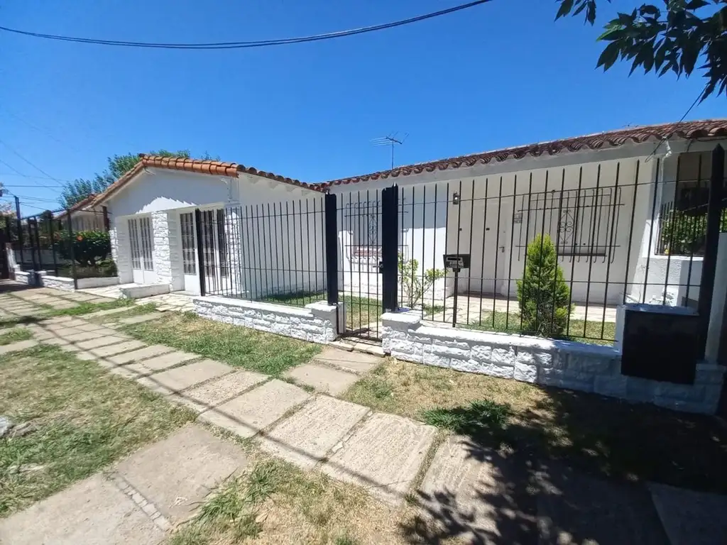 VENTA CASA 3 AMB CON GARAJE Y PARRILLA, C. EVITA