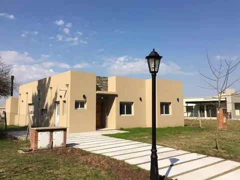 Casa en Venta Barrio San Eduardo, Pilar del Este - Foto 0