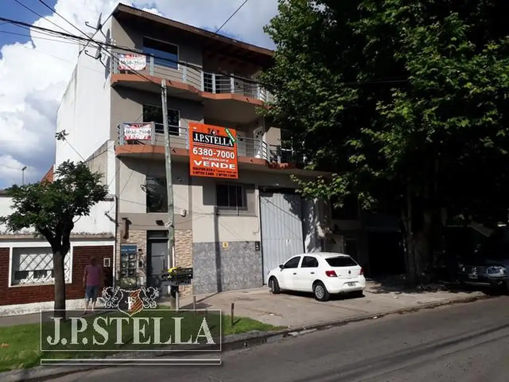 Edificio Galpon Comercial, 4 Dptos 2 Ambientes y 2 Dptos 3 Ambientes - Venta en Block - Haedo