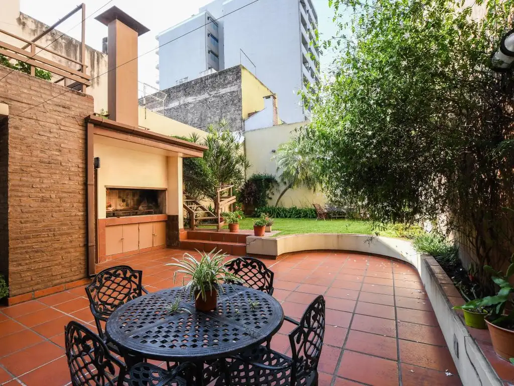 Vende casa de 3 dormitorios en barrio abasto con jardin galeria y parrillero