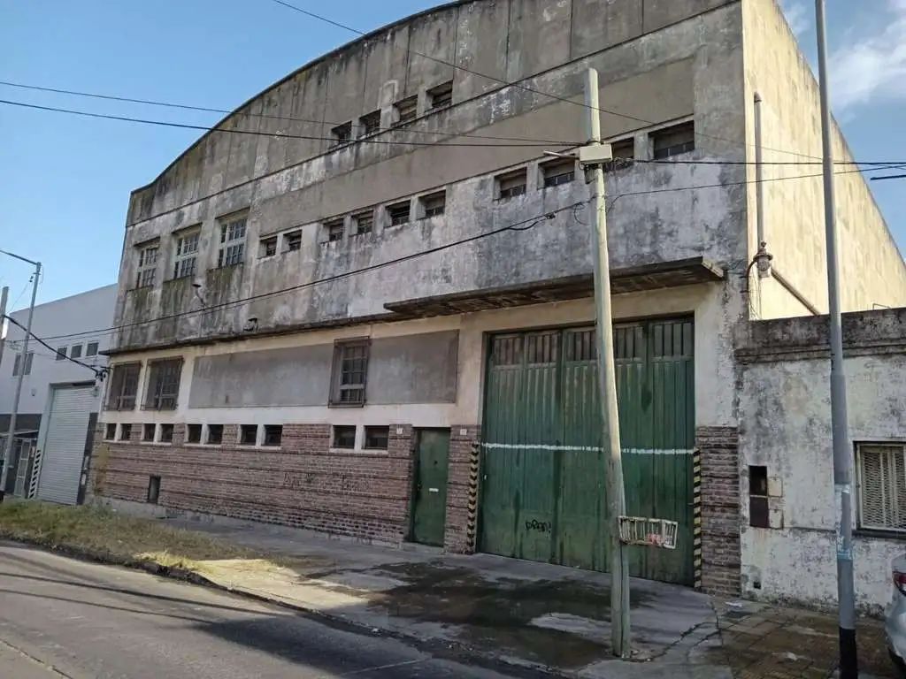 Excelente Planta Industrial 1600 m2  Zona Industrial