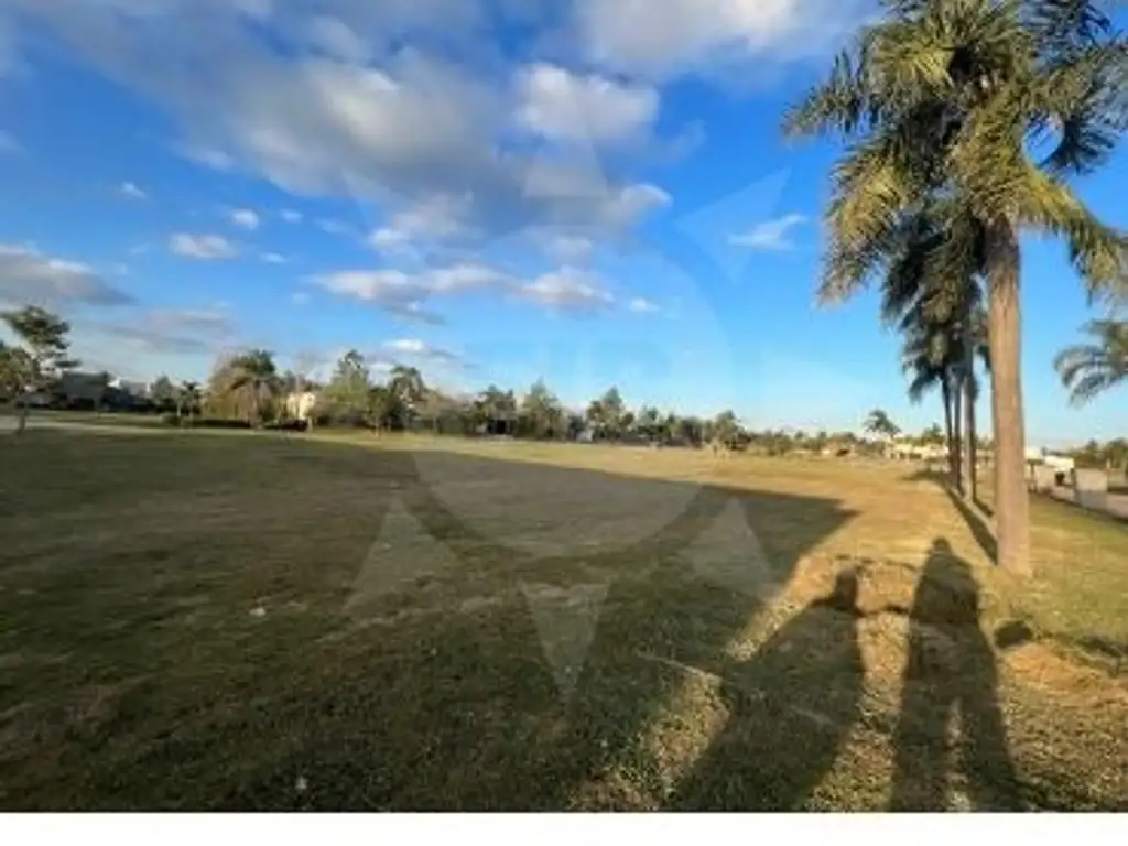 AIRES DEL LLANO - TERRENO SOBRE BV VISTA AL LAGO