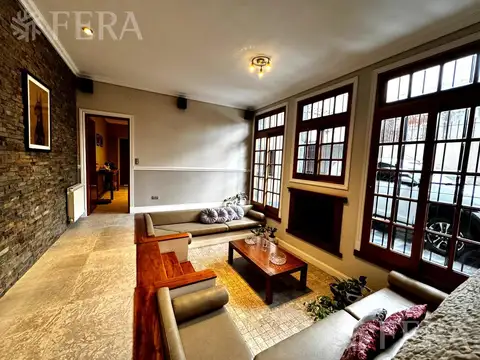 Venta de casa de 5 ambientes con cochera y quincho en Wilde