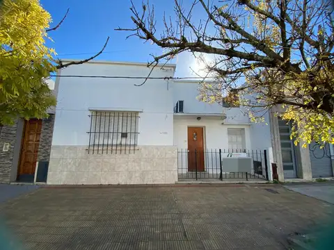 Casa en venta - 2 Dormitorios 1 Baño - 194Mts2 - Berisso