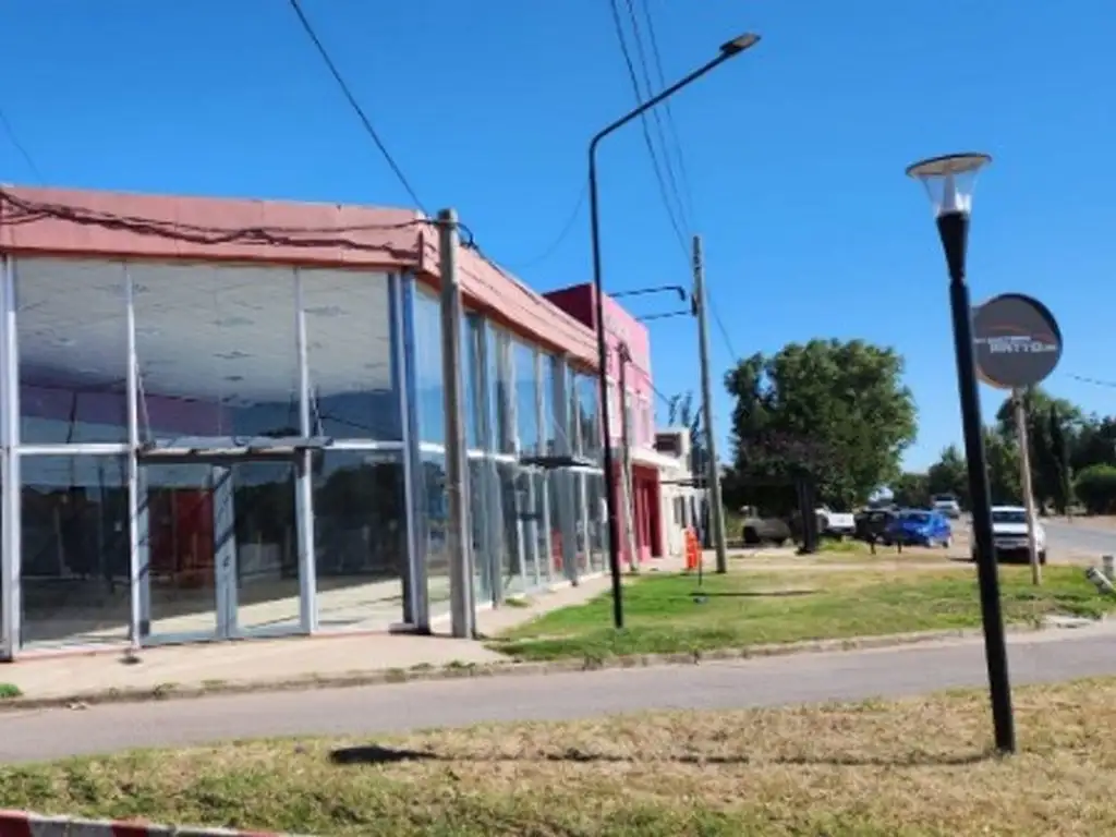 Local Comercial en Avda San Martin - Macachin