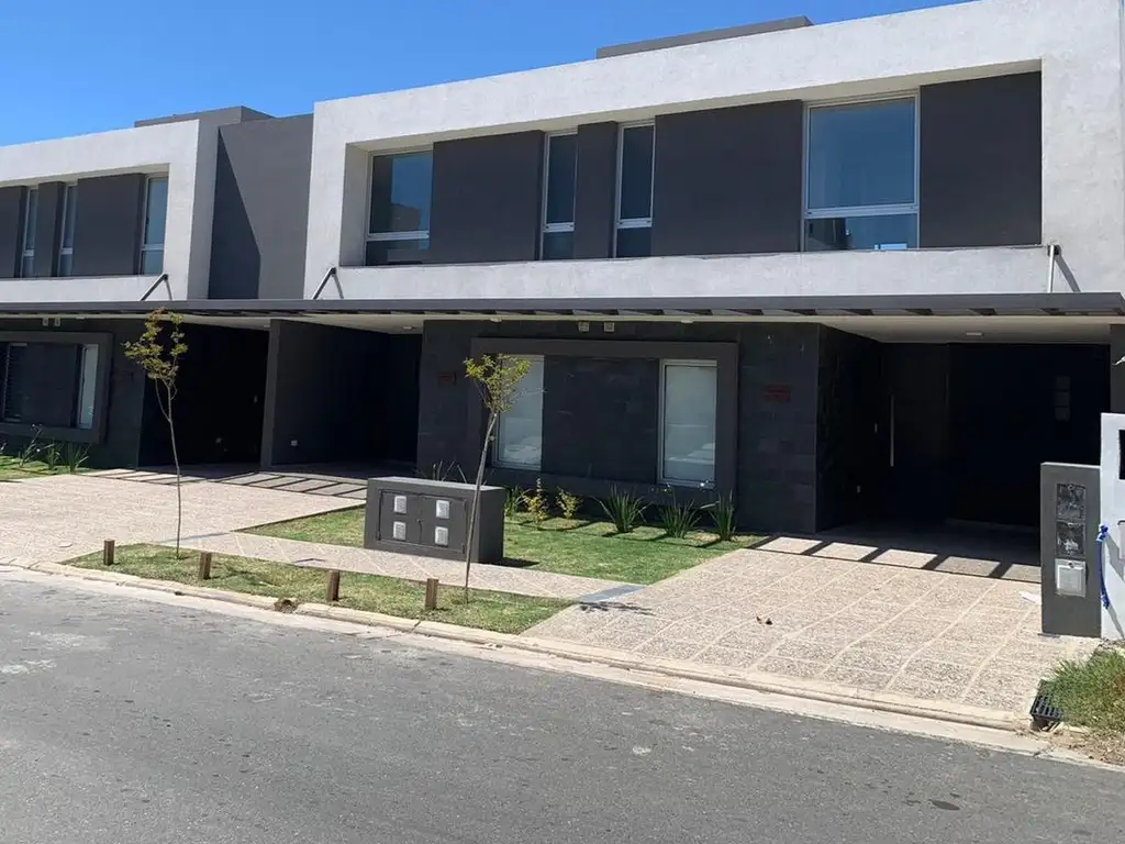 Duplex a la venta en Miradores de manantiales