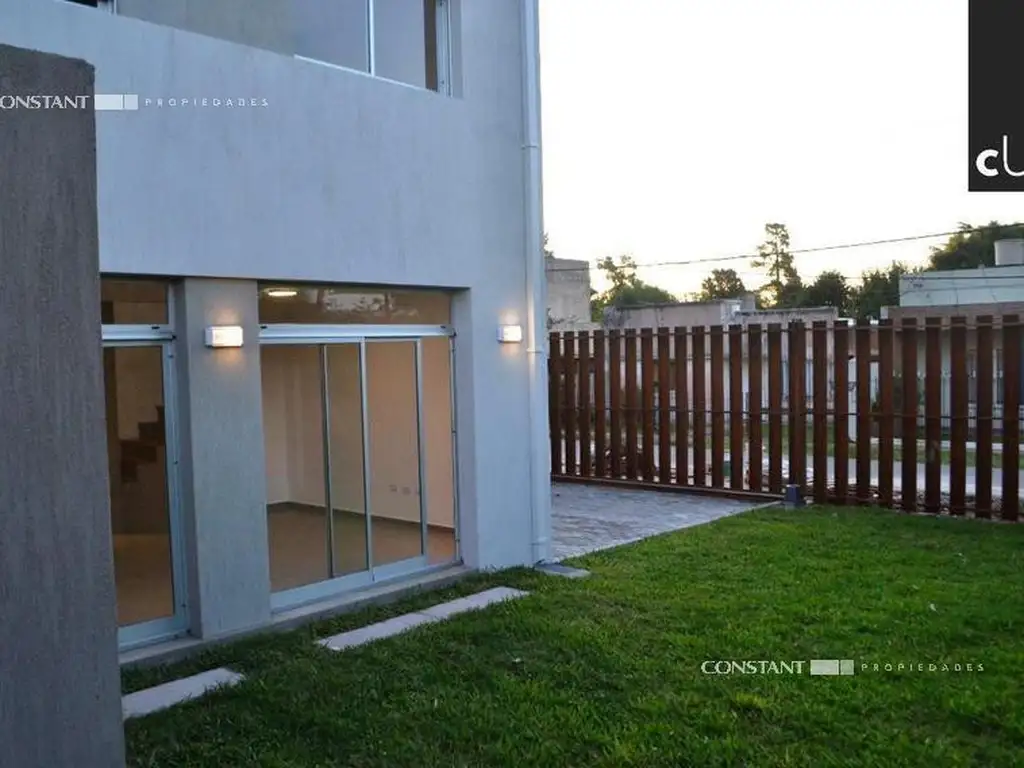 Duplex en venta 2 dormitorios con cochera en La Plata