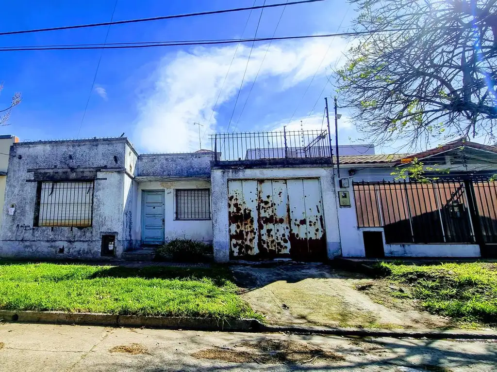 Lote a pasos del centro de Bernal