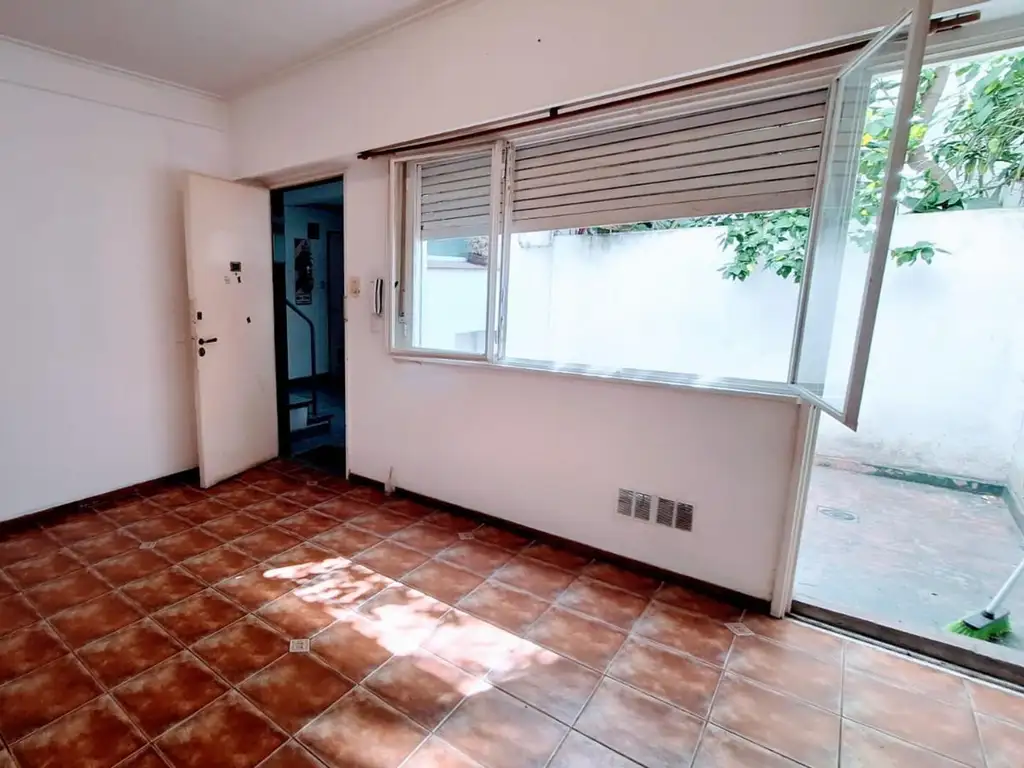 VENTA DEPARTAMENTO 2 AMBIENTES C/ DOS PATIOS  IMPECABLE