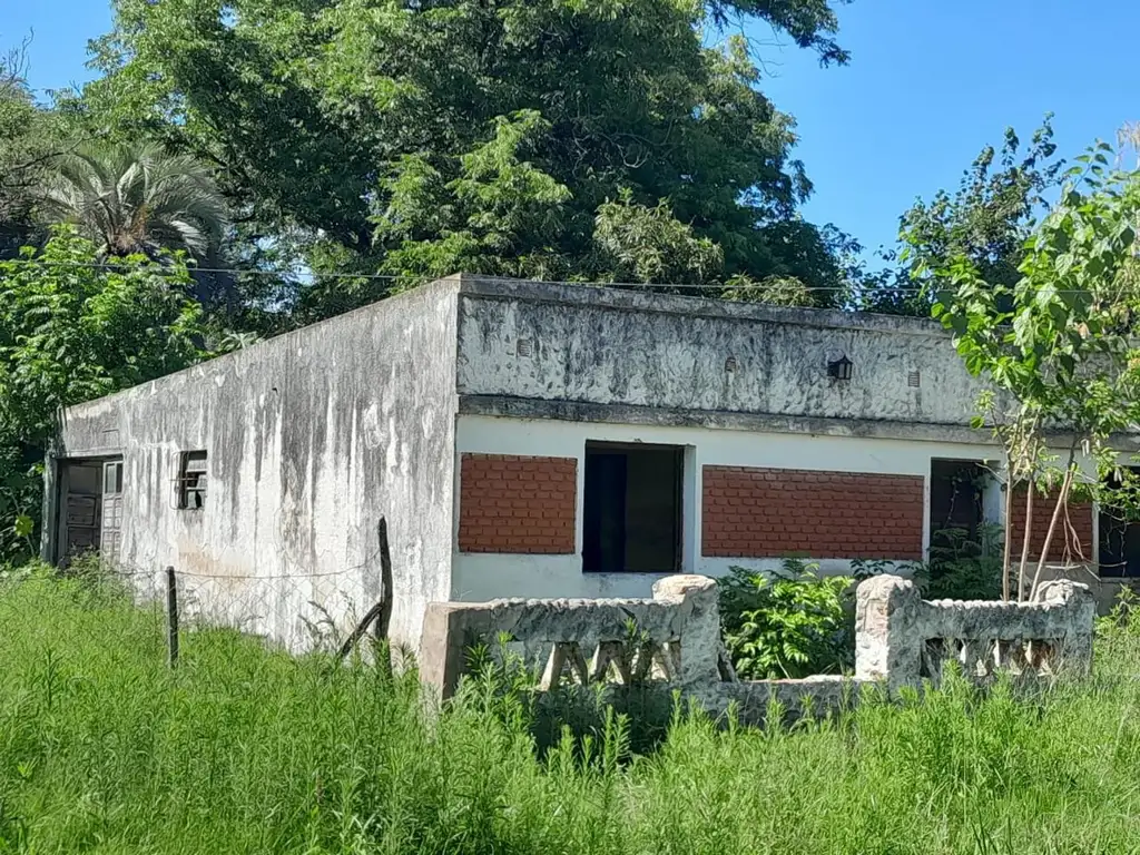 VENDO CASA CON GRAN TERRENO DENTRO DEL CASCO URBANO EN LA CI