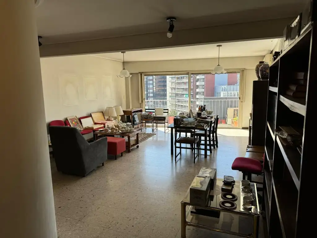 DEPARTAMENTO EN VENTA 4 AMBIENTES CON DEPENDENCIA Y BALCÓN