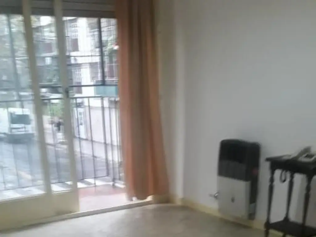 Departamento 2 ambientes  fte con balcón corrido- San Cristóbal