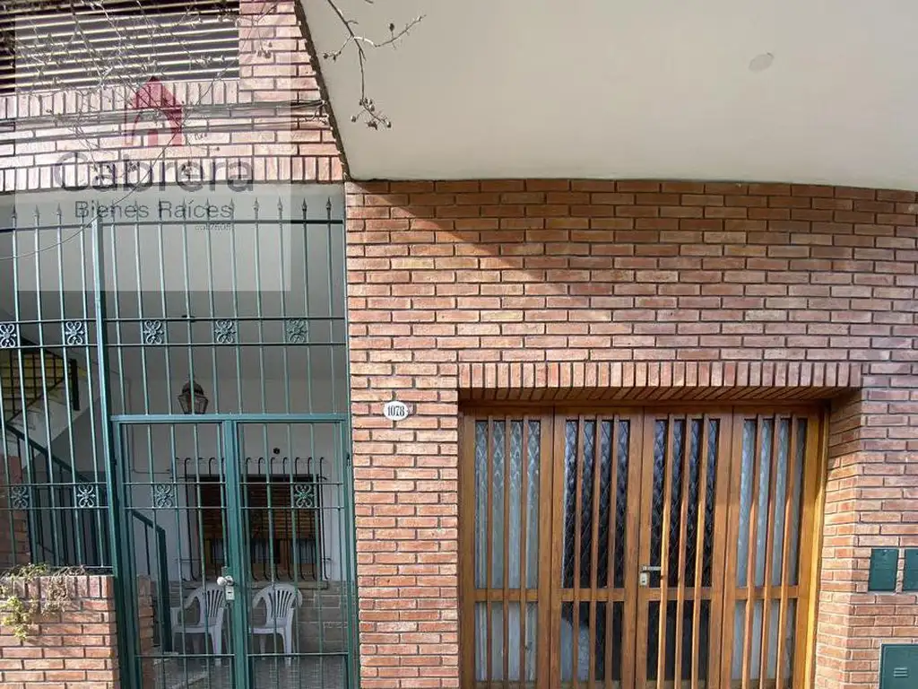 Venta de Casa con Departamento en Tolosa, La Plata.