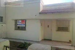 Casa en venta 2 dormitorios- Los Hornos