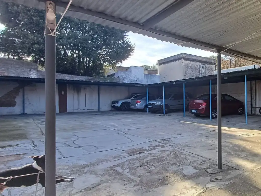 Venta de Casa 3 dorm. y 20 cocheras alquiladas