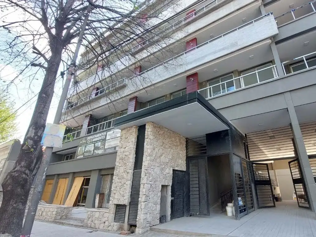 Departamento Venta tres ambientes Bernal Centro