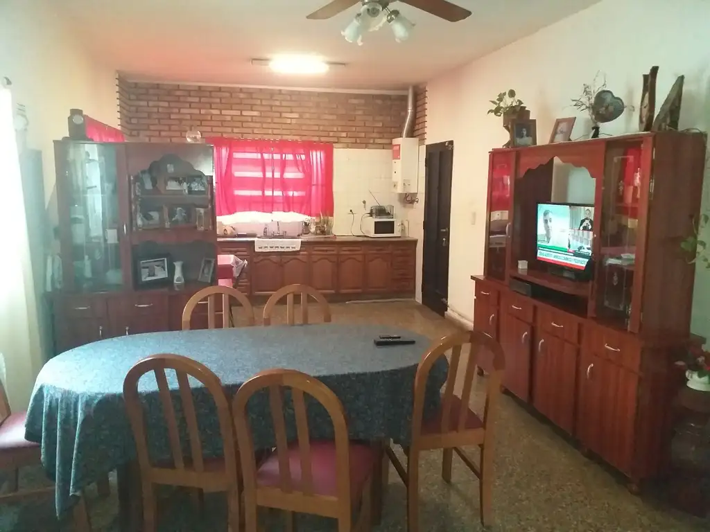 del Rey Inmobiliaria vende, Dorrego 3200, cochera, patio, permuta.