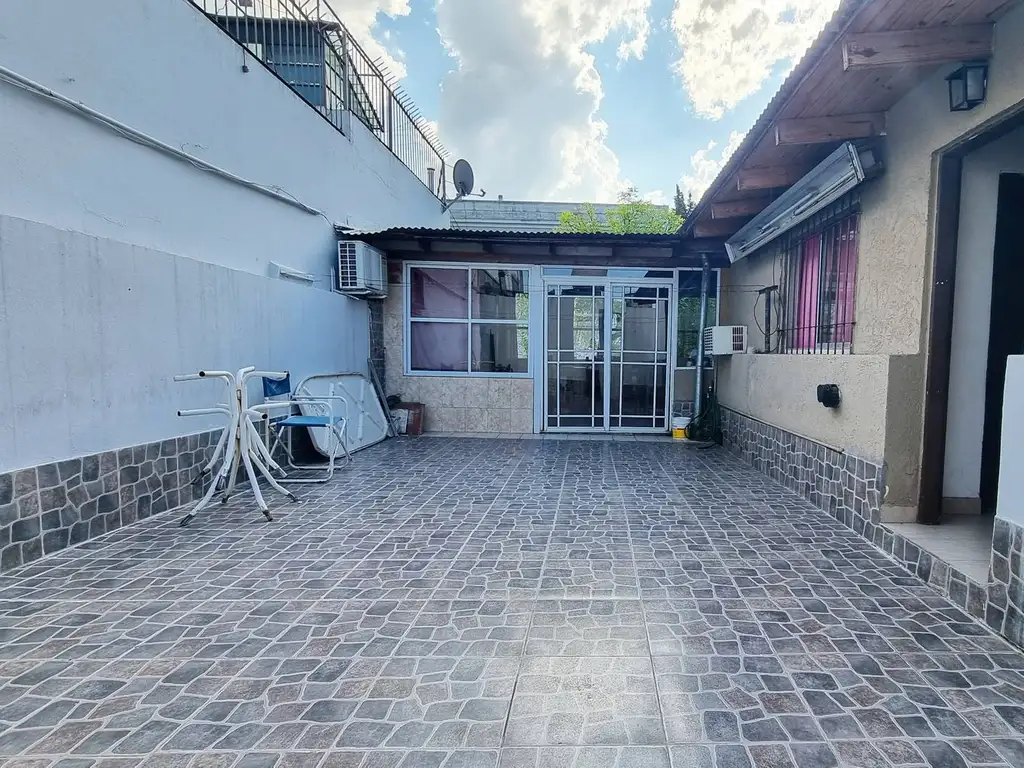 VENTA - AMPLIA CASA - PARQUE PATRICIOS - TERRAZA, QUINCHO, PARRILLA