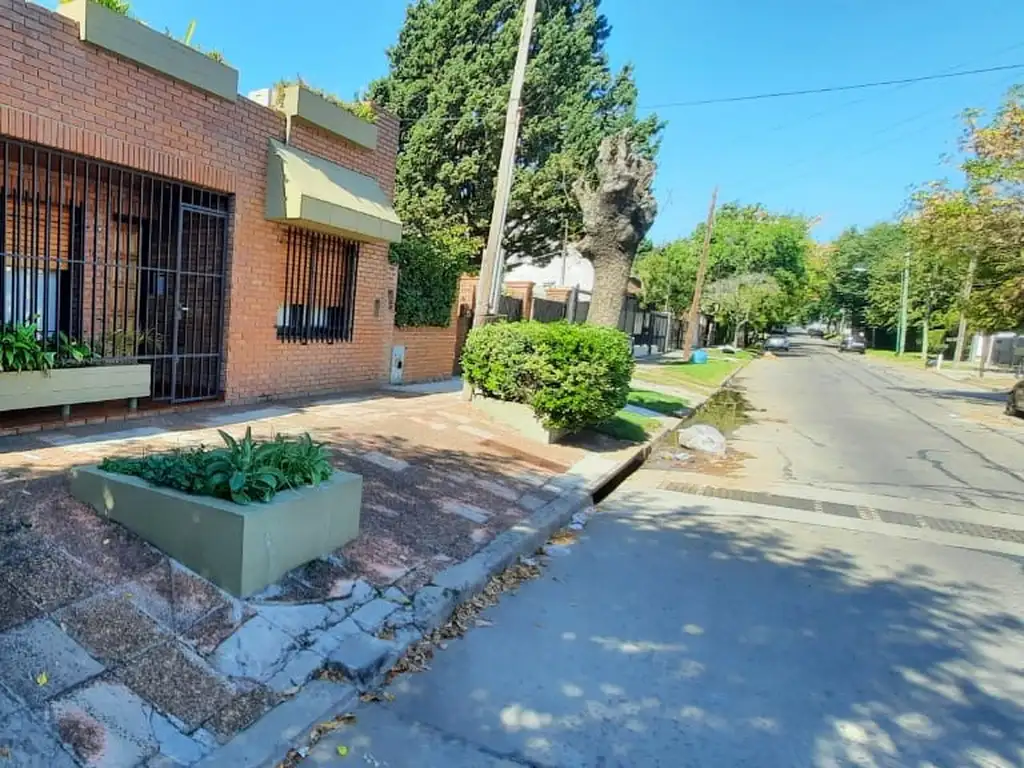 Hermosa Casa, impecable con cochera doble a  5 cuadras de Av. Marquez