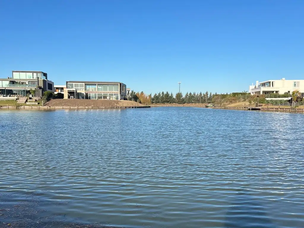 Lote al  AGUA al agua en Virazón Nordelta