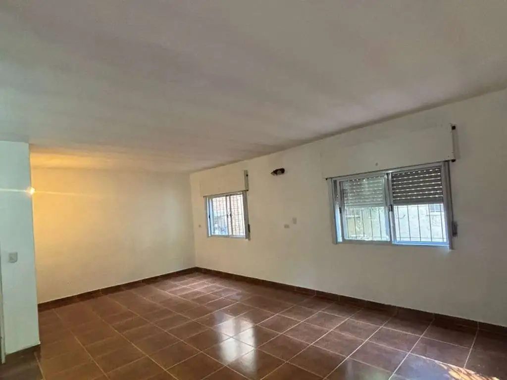 DEPARTAMENTO TIPO MONOAMBIENTE EN ALQUILER  BERNAL OESTE