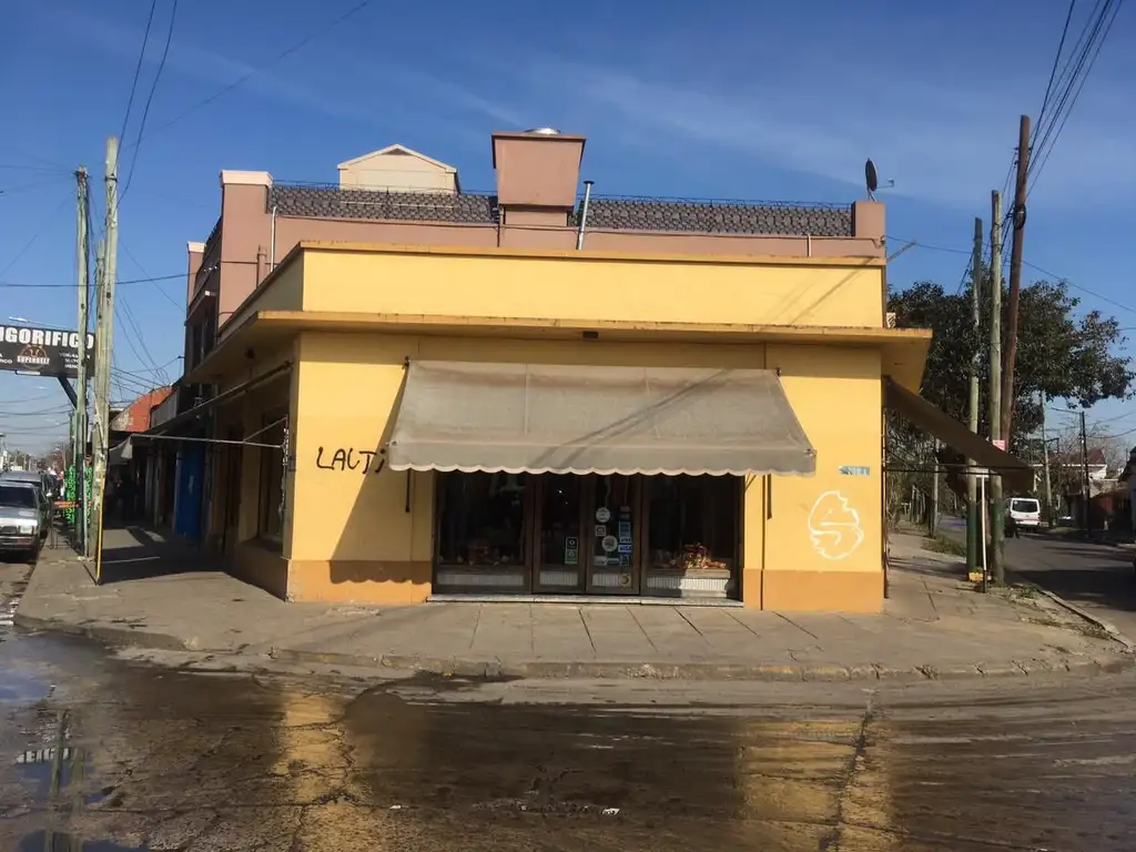 Único local en centro comercial de Claypole