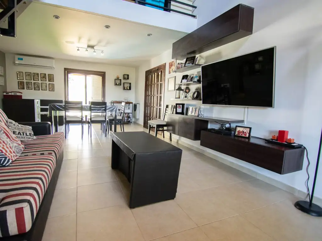 Casa Venta 6 ambientes 7 años, 142m2, 1 cochera, 15 Bis Entre 493 Bis Y