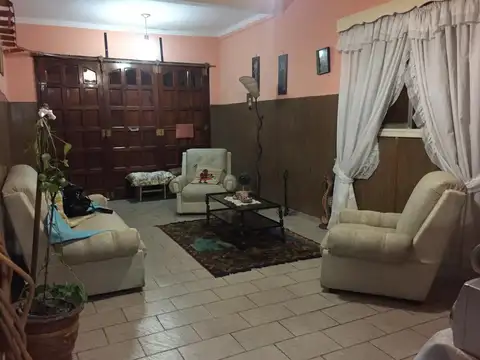 CASA 3 AMBIENTES CON COCHERA Y TERRAZA, SAN JUSTO