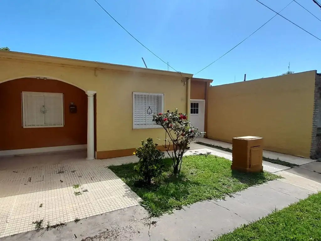 VENTA CASA 2 DORMITORIOS CON PATIO AMPLIO