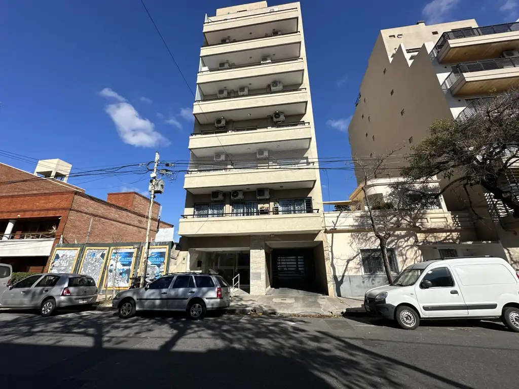 3 AMBIENTES AL FRENTE CON BALCON CORRIDO VISTA A LA CIUDAD