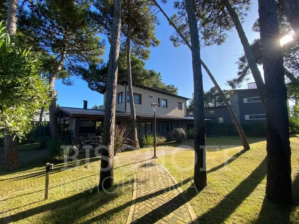 VENTA DE CASA EN BOULEVARD ICARO Y DE LAS NEREIDAS PINAMAR