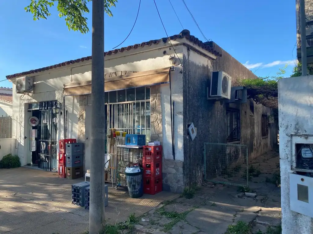 Casa 1 dormitorio, cochera, 2 locales, cochera