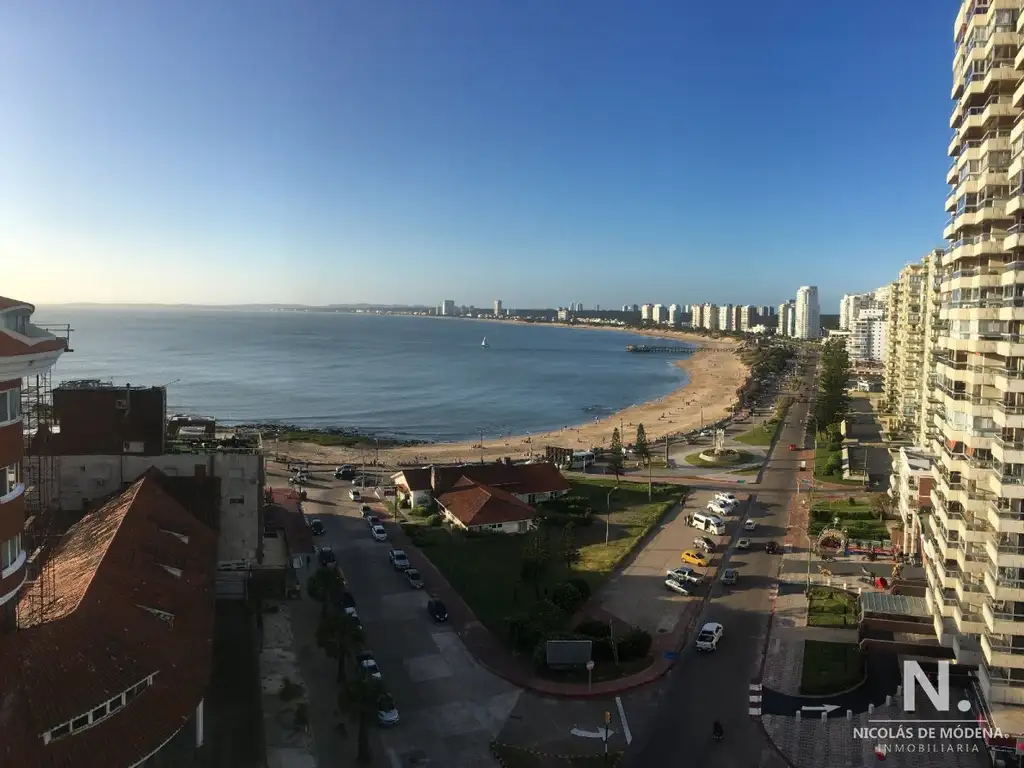 Muy buen departamento, excelentes vistas playa mansa y brava