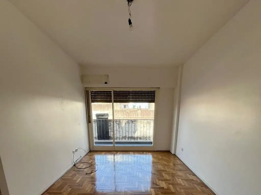 Alquiler departamento 2 ambientes en  Coghlan