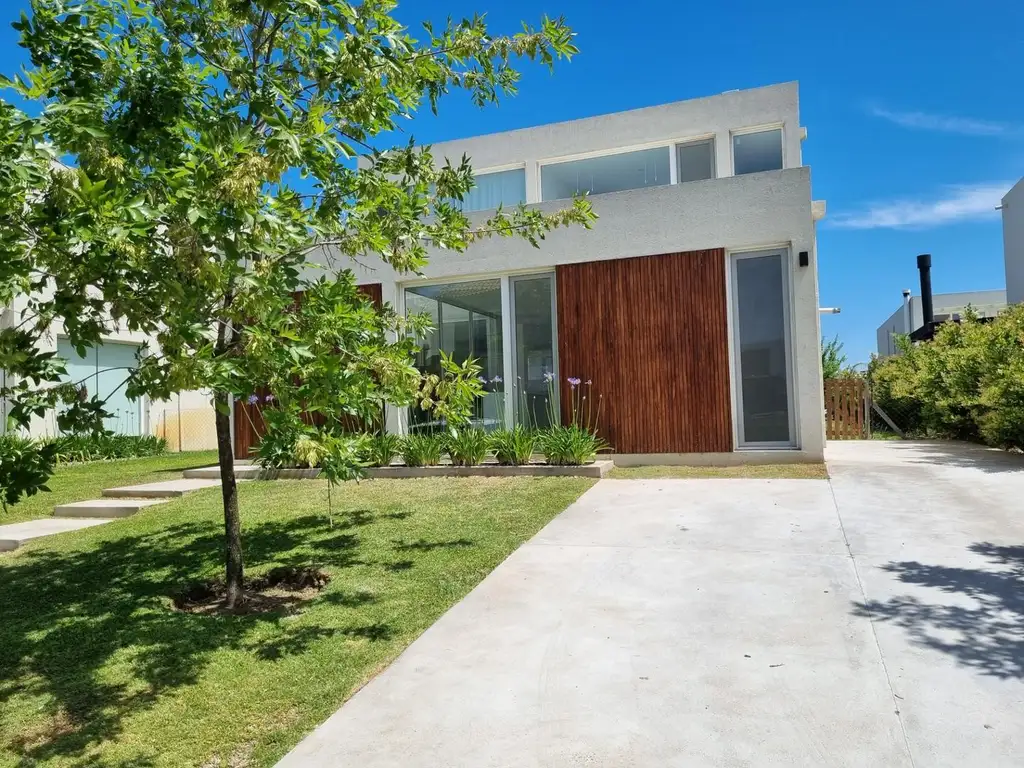 Casa a estrenar en venta  en B°C° Castaños , Nordelta